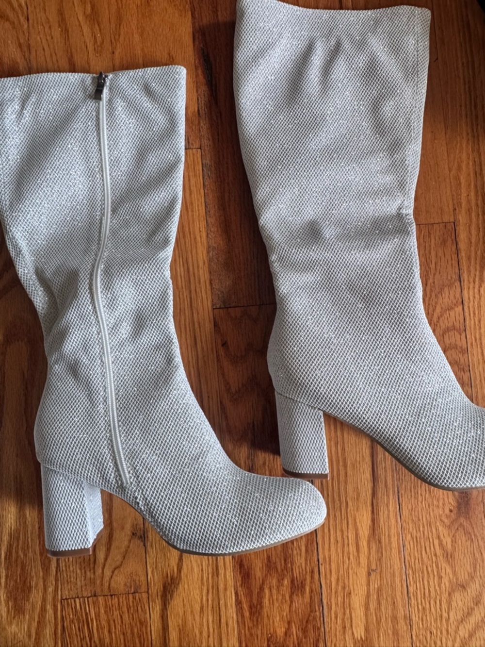 Women's Knee-High Textured Block Heel Boots - Light Gray